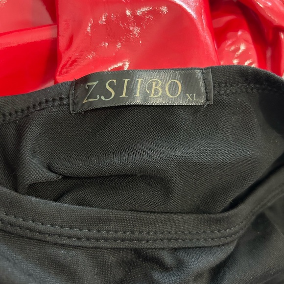 Black ‘the angels protect me the demons respect me’ tee - Picture 4 of 4